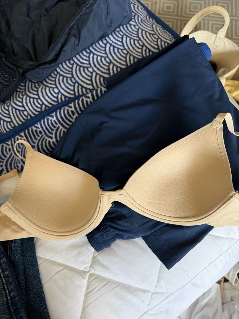 SKIMS Fits Everybody Plunge Bra Sand